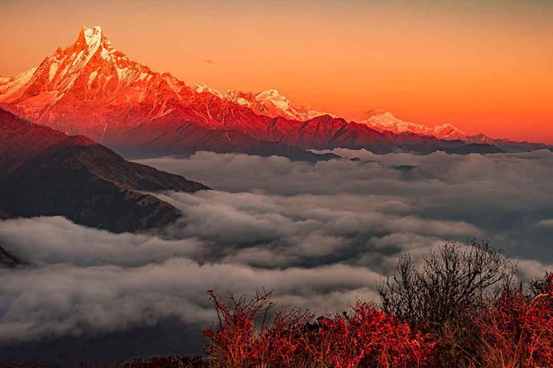 20 reasons to visit nepal in 2020 | sunset in Macchapuchre nepal